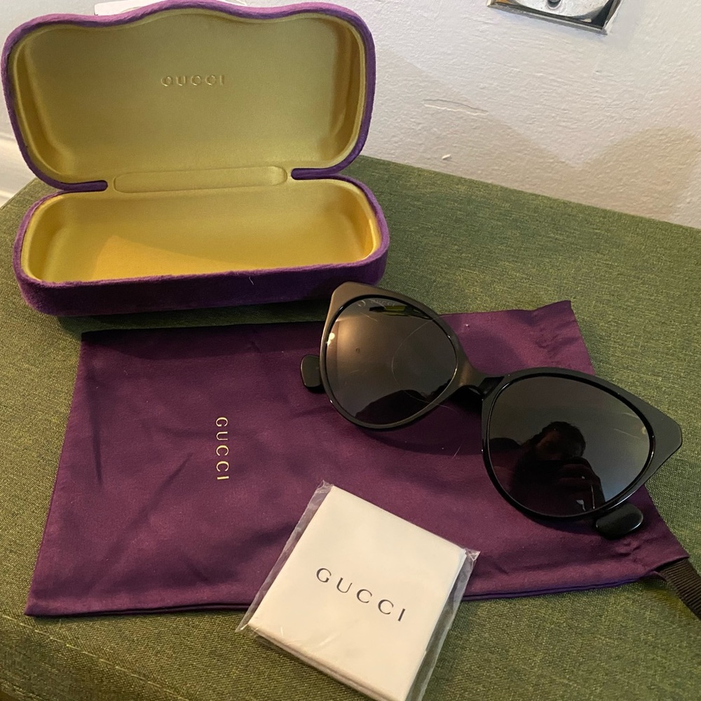 Gucci cat eye women’s sunglasses with authenticity certificate
